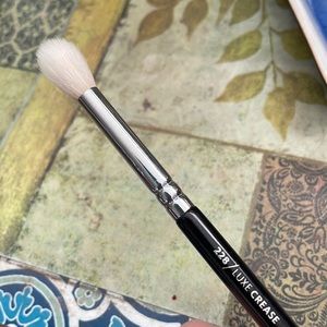 OG Zoeva 228 Luxe Crease: Made of Natural Goat Fiber